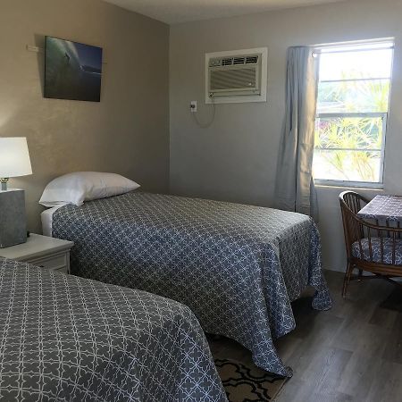 Pennwood Motor Lodge Sebastian Bagian luar foto