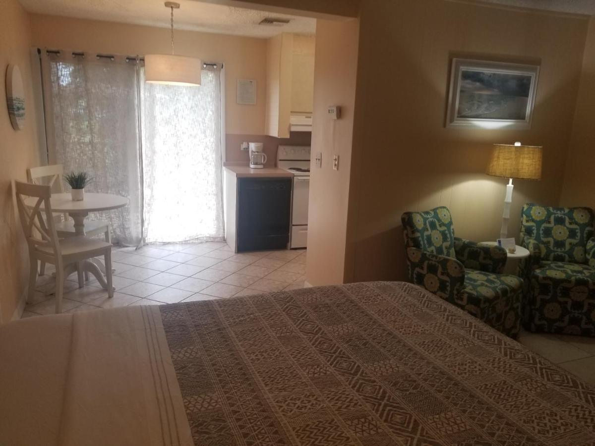 Pennwood Motor Lodge Sebastian Bagian luar foto