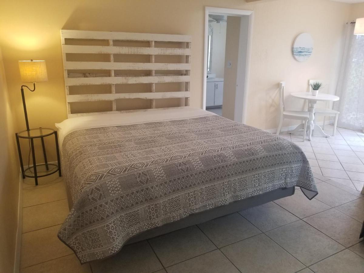 Pennwood Motor Lodge Sebastian Bagian luar foto