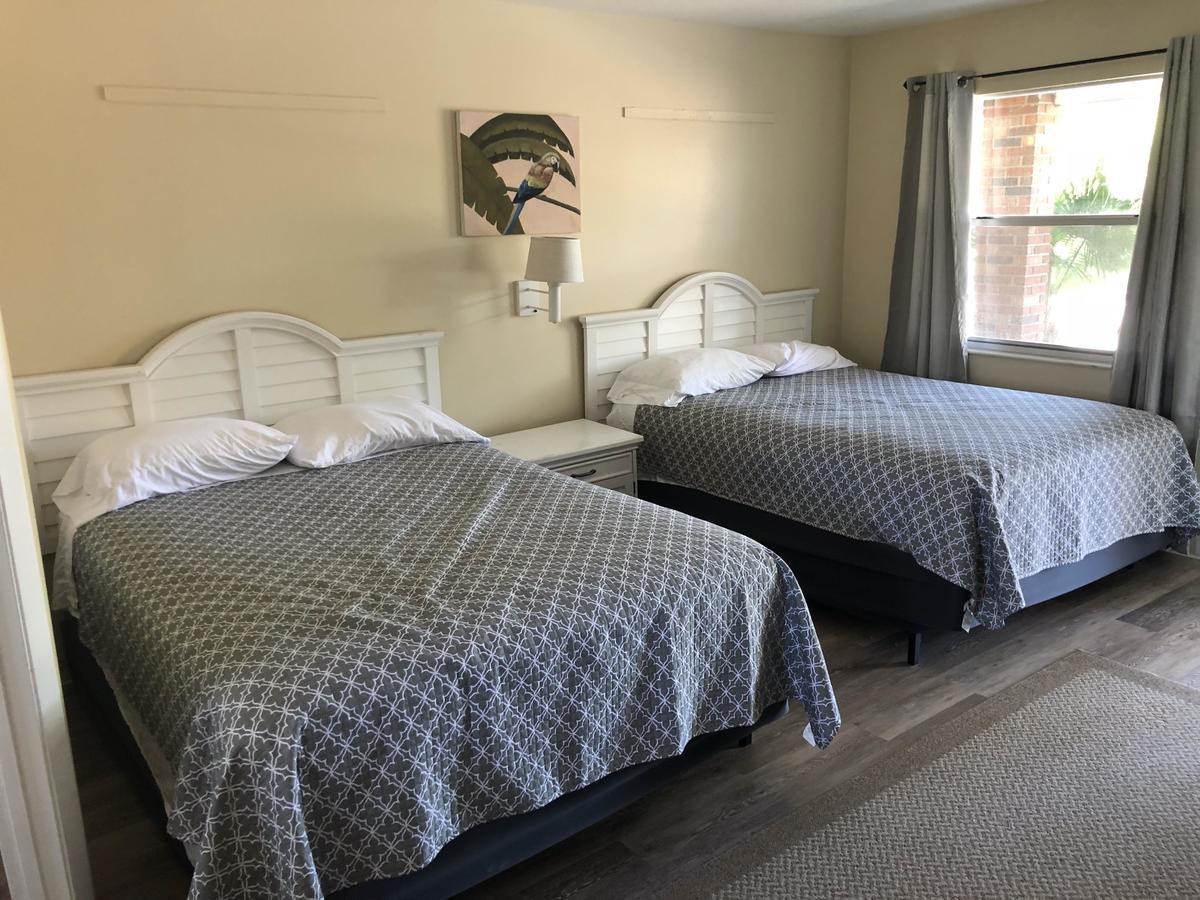 Pennwood Motor Lodge Sebastian Bagian luar foto