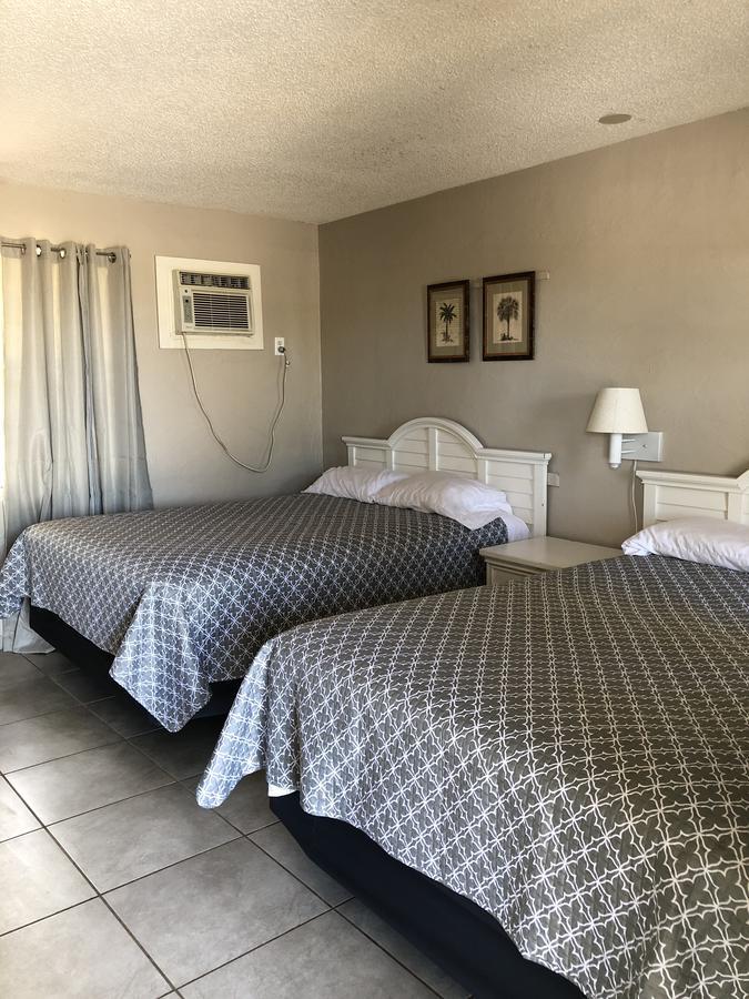 Pennwood Motor Lodge Sebastian Bagian luar foto